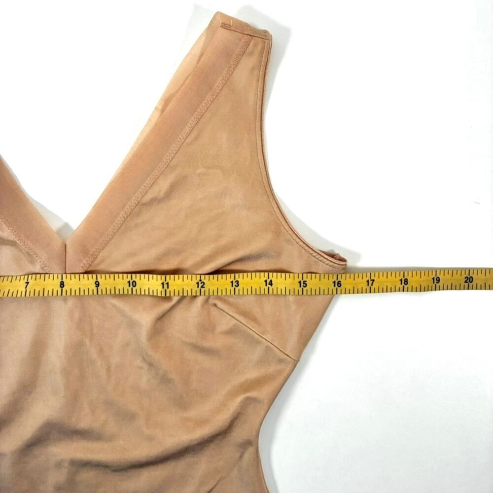 Two Spanx Simplicity V-Neck Camisoles & One Simplicity Shaping Camisole - L - Picture 9 of 11